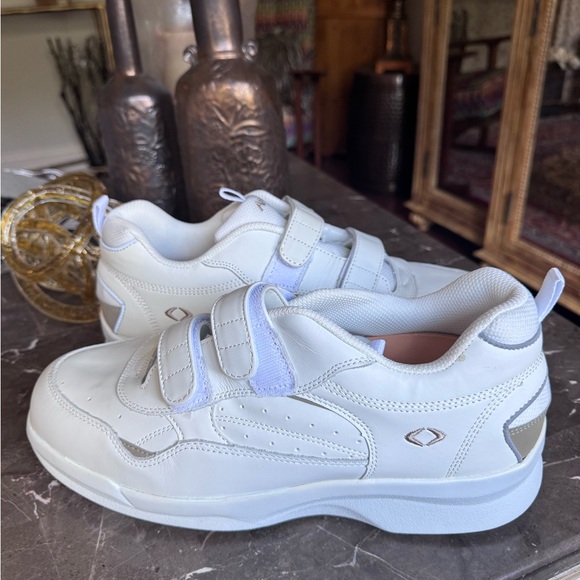 APEXMen’s Double Strap Sneaker